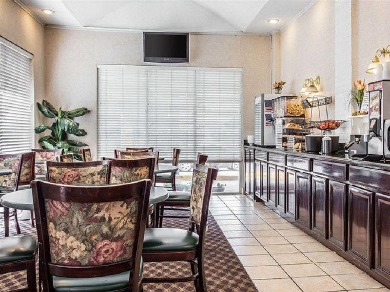 Econo Lodge Inn And Suites Dentsville Esterno foto